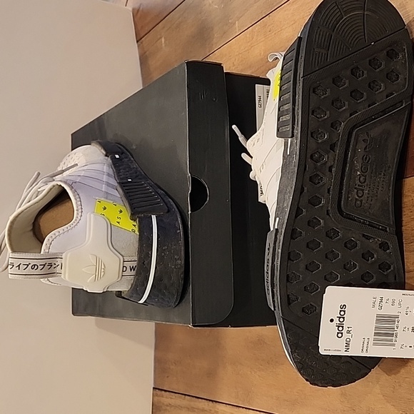 Adidas NMD R1 Originals in perfect condition size 8. - Picture 4 of 5